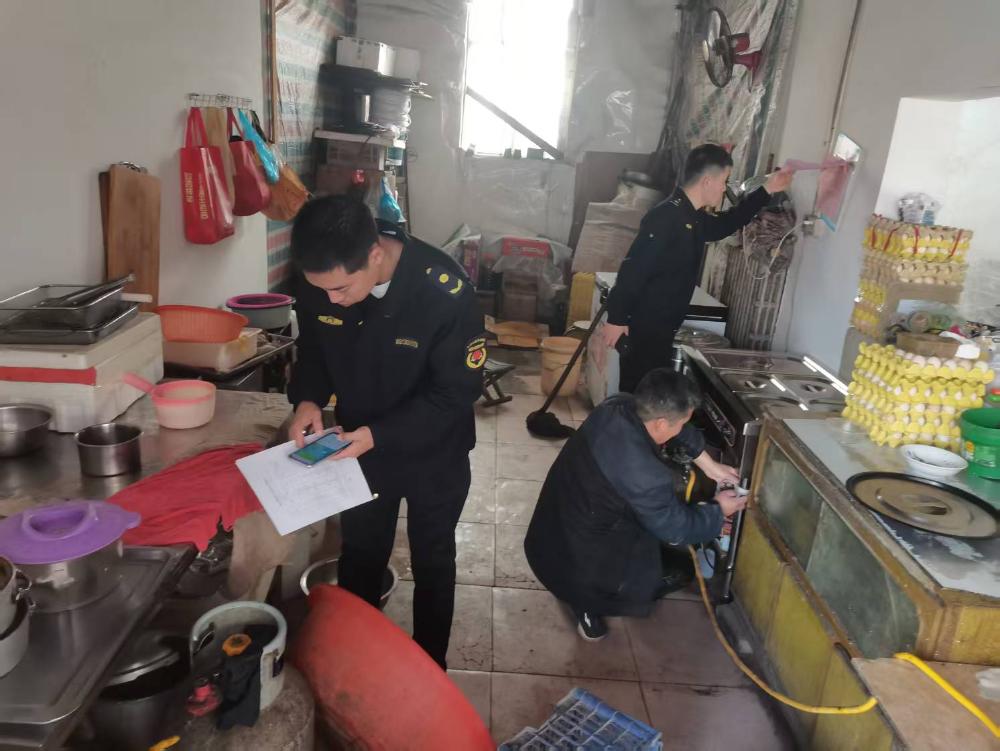 晋州市城管执法局 开展人员密集场所燃...